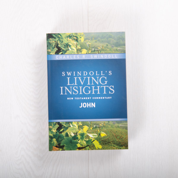 Swindoll’s Living Insights New Testament Commentary: John, hardcover by Charles R. Swindoll